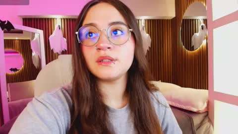 Ana online show from October 8, 2025, 5:43 pm