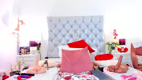 anaa_bellaa online show from March 8, 2025, 2:19 pm