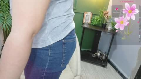 Snapshot of anaa_rosee chatting on May 6, 2026, 12:21 pm Ana online show from May 6, 2026, 12:21 pm