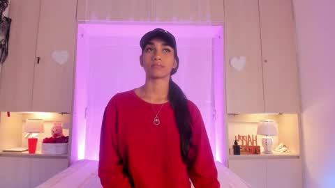 anaacollins_ online show from October 17, 2025, 11:57 am