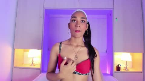 anaacollins_ online show from October 25, 2025, 12:02 pm