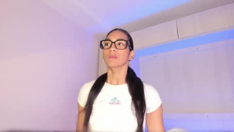 anaacollins_ online show from January 18, 2026, 11:36 am