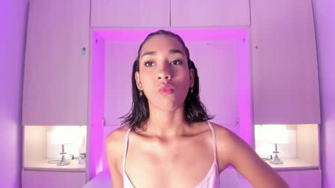 anaacollins_ online show from May 20, 2026, 11:38 am