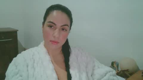 anabelenogueira1 online show from April 12, 2026, 11:04 am