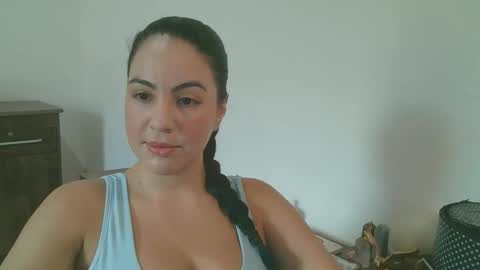 anabelenogueira1 online show from April 13, 2026, 2:33 pm