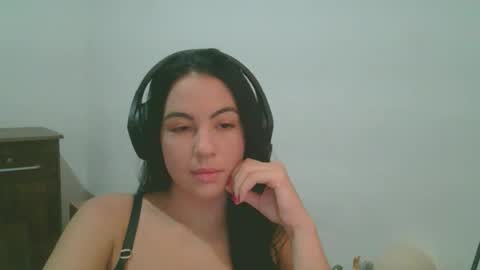 anabelenogueira1 online show from April 28, 2026, 6:13 pm