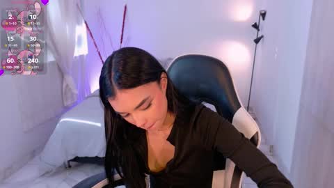 ANABEL WOLF  online show from December 4, 2025, 4:38 pm