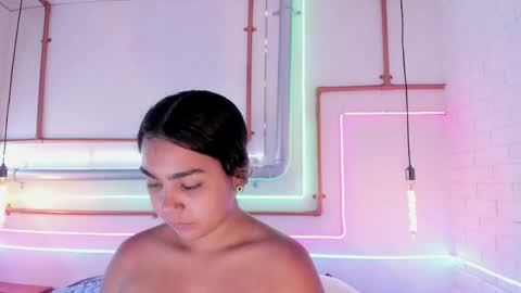 Snapshot of anaelle_bardin chatting on May 8, 2026, 12:10 pm Anna online show from May 8, 2026, 12:10 pm