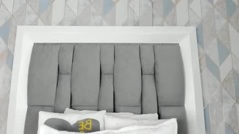   online show from October 17, 2025, 11:46 am