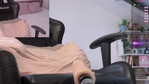 Ananasteisha online show from February 2, 2025, 9:51 am