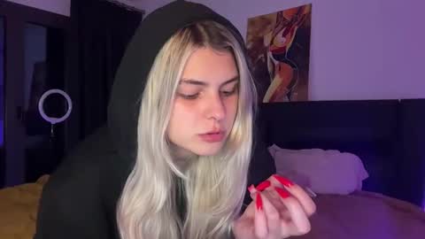 Ana online show from November 9, 2025, 9:02 pm