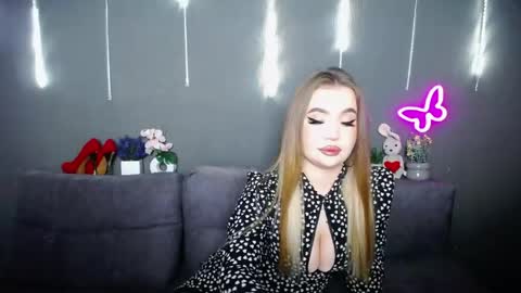 anastacyyellig online show from April 17, 2026, 1:30 am