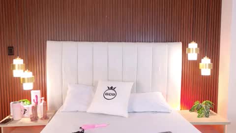 Mia online show from October 23, 2025, 12:26 pm