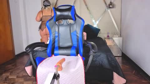 anastasiaxx69_ online show from November 3, 2025, 9:27 pm