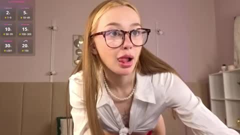 im Andarna dont forget give me thumbs up online show from May 1, 2026, 10:09 am
