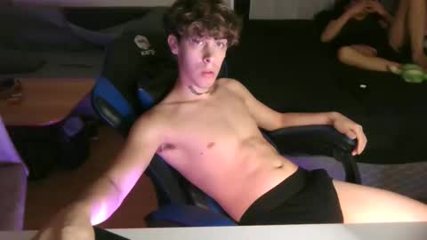 Snapshot of andertwink chatting on April 15, 2026, 2:51 am andertwink online show from April 15, 2026, 2:51 am