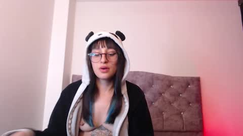 Snapshot of andrasla chatting on September 26, 2025, 5:00 am Andras online show from September 26, 2025, 5:00 am