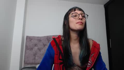 Snapshot of andrasla chatting on October 16, 2025, 4:57 am Andras online show from October 16, 2025, 4:57 am