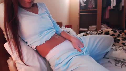 Snapshot of andrasweetie chatting on January 26, 2025, 6:28 am Andra online show from January 26, 2025, 6:28 am