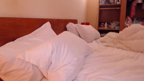 Snapshot of andrasweetie chatting on March 11, 2025, 1:34 pm Andra online show from March 11, 2025, 1:34 pm