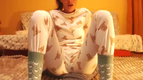 Snapshot of andrasweetie chatting on October 12, 2025, 5:45 pm Andra online show from October 12, 2025, 5:45 pm