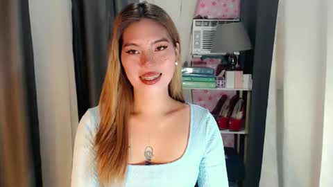andrea06121998 online show from May 25, 2026, 2:56 pm