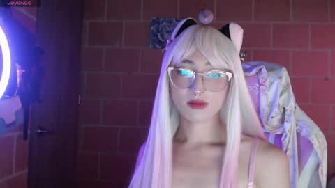 Snapshot of andrea_camila chatting on April 29, 2026, 6:14 pm Andrea online show from April 29, 2026, 6:14 pm