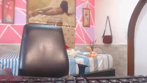 andrea ospina1 online show from February 26, 2025, 8:54 pm