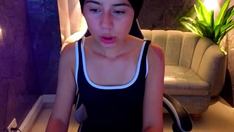 andrea_tx online show from January 9, 2026, 1:14 pm