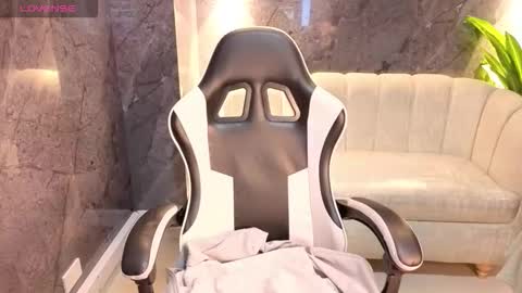 andrea_tx online show from February 6, 2026, 1:14 pm