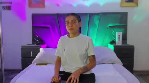 Snapshot of andreaandkarina chatting on January 19, 2025, 12:50 pm Andrea Karina online show from January 19, 2025, 12:50 pm