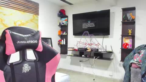 andrees_s online show from October 7, 2025, 3:14 am