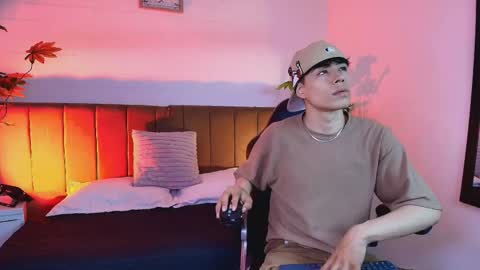 andreew_style_ online show from April 22, 2026, 8:43 pm