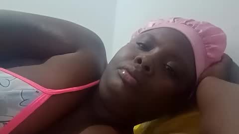 Snapshot of andreita_naughty chatting on October 27, 2025, 12:31 pm Andrea  online show from October 27, 2025, 12:31 pm