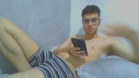 andres129494 online show from November 28, 2025, 2:36 am