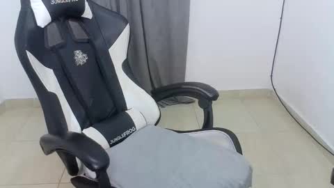 andres180950734 online show from October 25, 2025, 11:29 am