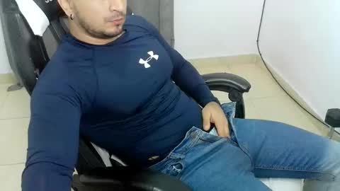 andres180950734 online show from March 27, 2026, 1:33 am