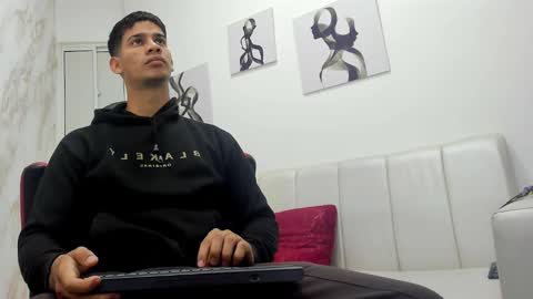 andres_stud online show from October 14, 2025, 4:13 am