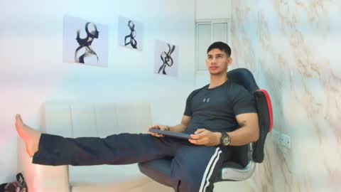 andres_stud online show from December 2, 2025, 4:07 am
