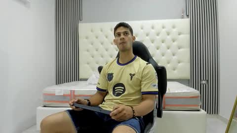 andres_stud online show from March 23, 2026, 4:27 am