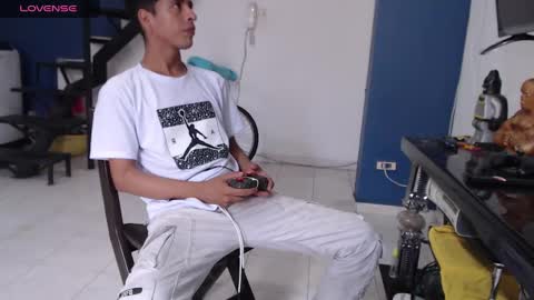 Snapshot of andressdean chatting on December 7, 2024, 7:43 pm Andres Dean online show from December 7, 2024, 7:43 pm