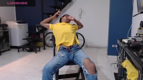 Snapshot of andressdean chatting on January 30, 2025, 1:33 am Andres Dean online show from January 30, 2025, 1:33 am