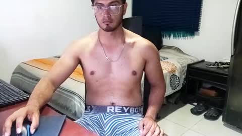 andresvergon85 online show from March 9, 2025, 3:32 am