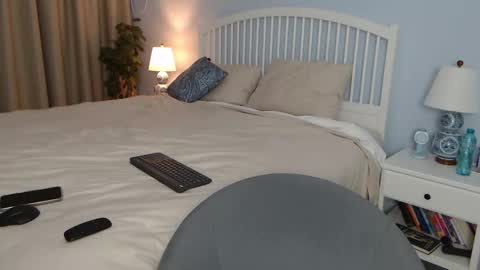 Snapshot of andrew2305 chatting on November 23, 2025, 10:15 am Justin Andrew online show from November 23, 2025, 10:15 am