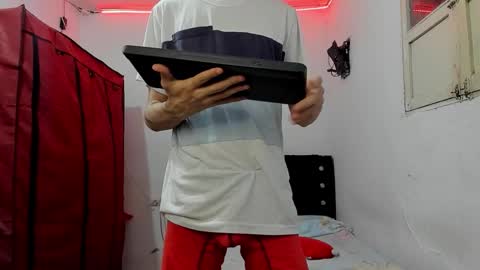 andrew_2811 online show from March 17, 2026, 8:39 am