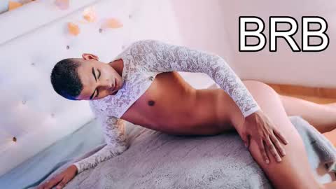 Andrew Jones Independient model  online show from February 20, 2025, 3:19 pm