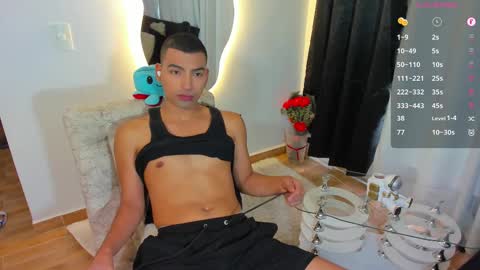 Andrew Jones Independient model  online show from February 21, 2025, 6:26 pm