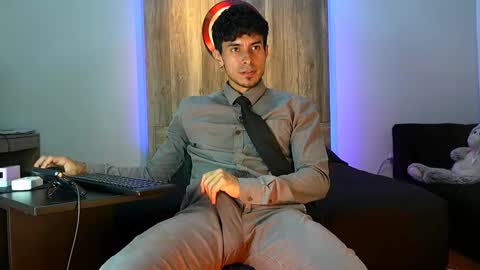 Andrew online show from November 25, 2025, 2:44 am