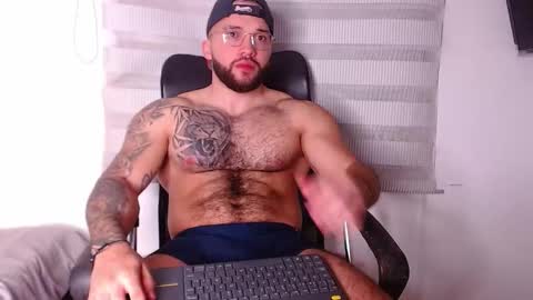 andrew_holden__ online show from November 7, 2025, 11:38 pm