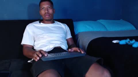 Snapshot of andrew_hoult chatting on February 9, 2025, 3:32 am Andrew online show from February 9, 2025, 3:32 am